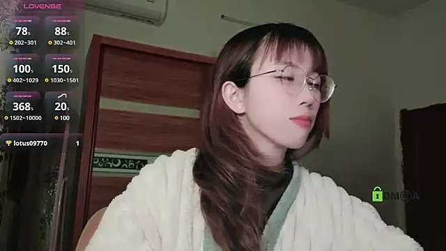 Snapshot of Lili_666 chatting on January 8, 2025, 4:44 pm Lili 666 online show from January 8, 2025, 4:44 pm