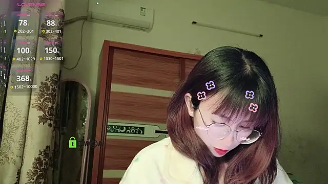 Snapshot of Lili_666 chatting on January 15, 2025, 4:43 pm Lili 666 online show from January 15, 2025, 4:43 pm