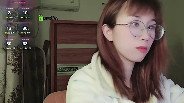 Snapshot of Lili_666 chatting on February 4, 2025, 5:34 pm Lili 666 online show from February 4, 2025, 5:34 pm