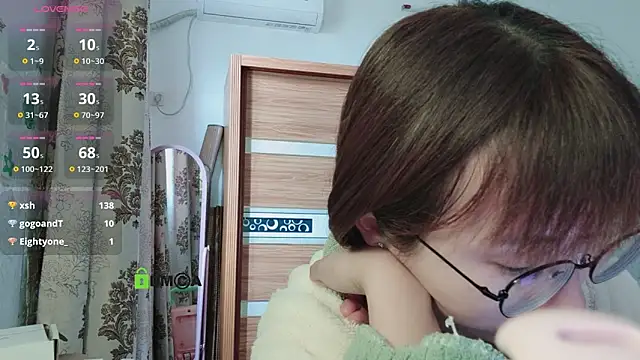 Snapshot of Lili_666 chatting on February 13, 2025, 4:54 am Lili 666 online show from February 13, 2025, 4:54 am