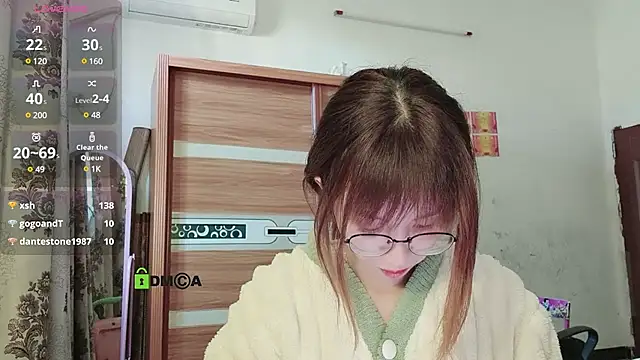 Snapshot of Lili_666 chatting on February 13, 2025, 7:56 am Lili 666 online show from February 13, 2025, 7:56 am