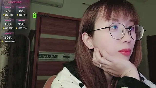 Snapshot of Lili_666 chatting on February 13, 2025, 5:22 pm Lili 666 online show from February 13, 2025, 5:22 pm