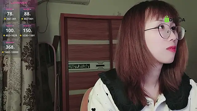 Snapshot of Lili_666 chatting on February 17, 2025, 6:04 pm Lili 666 online show from February 17, 2025, 6:04 pm