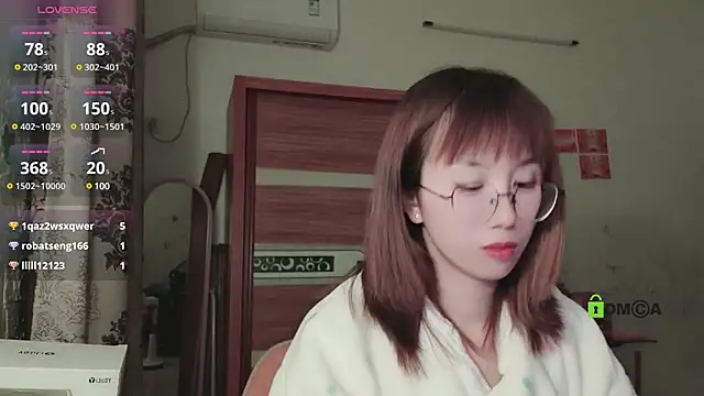 Snapshot of Lili_666 chatting on February 20, 2025, 6:24 pm Lili 666 online show from February 20, 2025, 6:24 pm