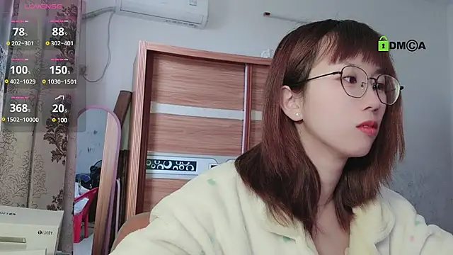 Snapshot of Lili_666 chatting on February 21, 2025, 2:28 am Lili 666 online show from February 21, 2025, 2:28 am