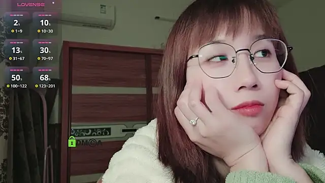 Snapshot of Lili_666 chatting on February 21, 2025, 6:04 pm Lili 666 online show from February 21, 2025, 6:04 pm