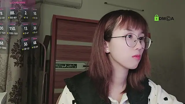 Snapshot of Lili_666 chatting on February 22, 2025, 5:13 pm Lili 666 online show from February 22, 2025, 5:13 pm