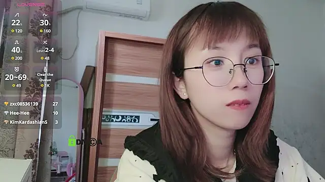 Snapshot of Lili_666 chatting on February 23, 2025, 6:39 am Lili 666 online show from February 23, 2025, 6:39 am