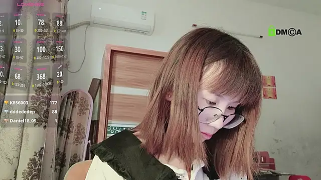 Snapshot of Lili_666 chatting on February 27, 2025, 8:39 am Lili 666 online show from February 27, 2025, 8:39 am