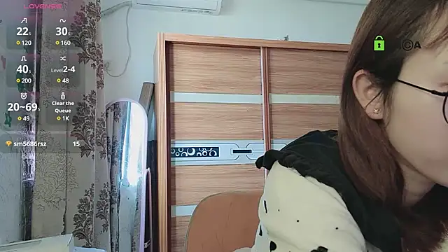 Snapshot of Lili_666 chatting on March 12, 2025, 6:29 am Lili 666 online show from March 12, 2025, 6:29 am