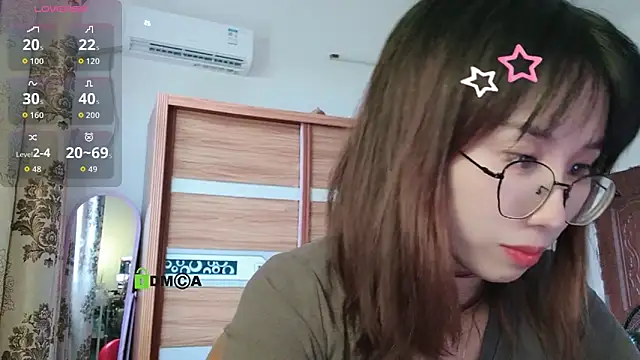 Snapshot of Lili_666 chatting on October 7, 2025, 8:33 am Lili 666 online show from October 7, 2025, 8:33 am