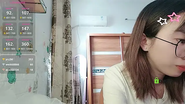 Snapshot of Lili_666 chatting on October 13, 2025, 6:46 am Lili 666 online show from October 13, 2025, 6:46 am