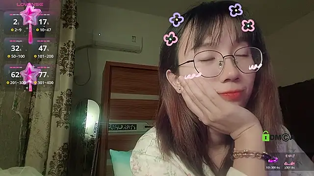 Snapshot of Lili_666 chatting on November 6, 2025, 8:21 pm Lili 666 online show from November 6, 2025, 8:21 pm