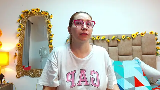 Snapshot of IsisDuzan chatting on December 10, 2024, 11:51 pm IsisDuzan online show from December 10, 2024, 11:51 pm