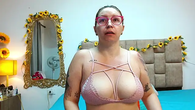 Snapshot of IsisDuzan chatting on January 7, 2025, 4:18 am IsisDuzan online show from January 7, 2025, 4:18 am