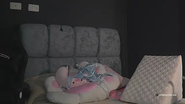 Snapshot of eimy22 chatting on February 4, 2026, 11:53 pm eimy22 online show from February 4, 2026, 11:53 pm