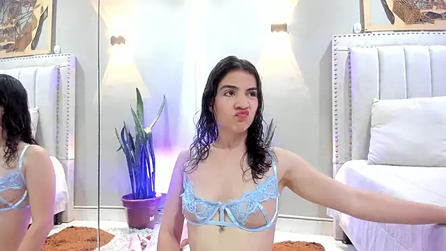 Snapshot of Miranda_doll_ chatting on November 17, 2025, 12:22 pm Miranda doll online show from November 17, 2025, 12:22 pm