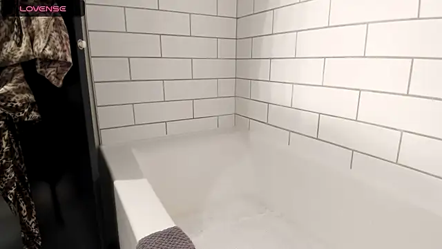 ImLeanneLawson online show from January 6, 2026, 3:10 am