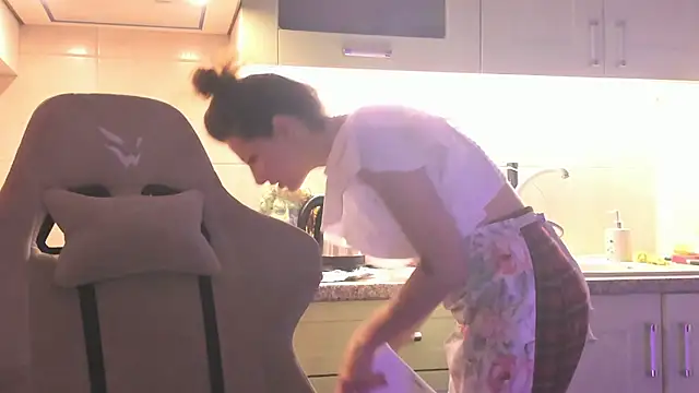 Snapshot of April_o_Nill chatting on December 20, 2025, 1:40 pm April o Nill online show from December 20, 2025, 1:40 pm