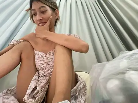 cave18hot online show from February 14, 2025, 3:11 am