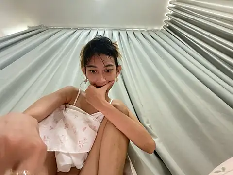 cave18hot online show from February 25, 2025, 2:14 am