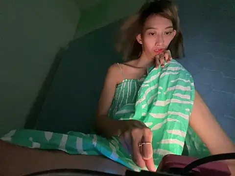 cave18hot online show from September 11, 2025, 4:18 pm