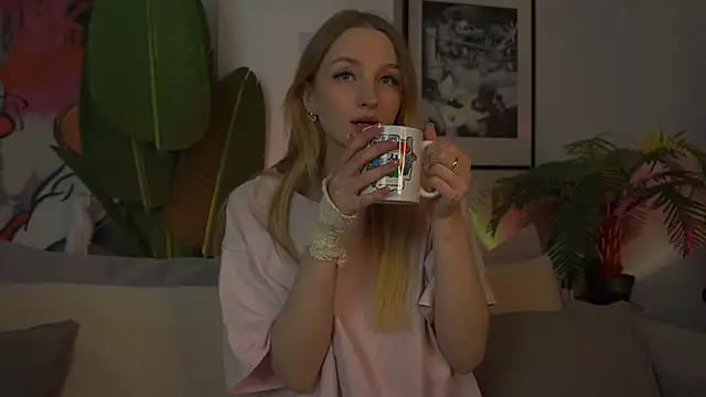 Snapshot of MickeyMyers chatting on December 9, 2024, 11:36 am MickeyMyers online show from December 9, 2024, 11:36 am