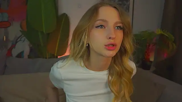 Snapshot of MickeyMyers chatting on December 10, 2024, 12:05 pm MickeyMyers online show from December 10, 2024, 12:05 pm