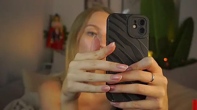 Snapshot of MickeyMyers chatting on January 9, 2025, 11:47 am MickeyMyers online show from January 9, 2025, 11:47 am