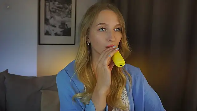 Snapshot of MickeyMyers chatting on January 19, 2025, 5:39 pm MickeyMyers online show from January 19, 2025, 5:39 pm