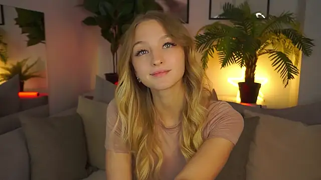 Snapshot of MickeyMyers chatting on January 24, 2025, 8:43 pm MickeyMyers online show from January 24, 2025, 8:43 pm