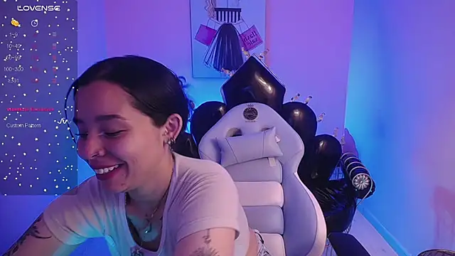 Mia Lopez  online show from September 17, 2025, 12:51 pm
