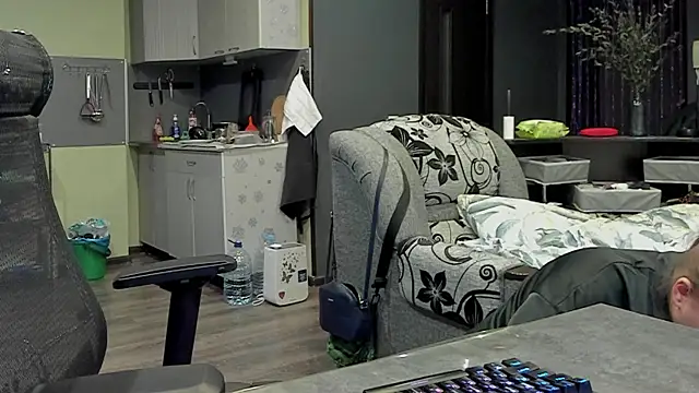 1lindsey1 online show from February 26, 2025, 4:24 pm