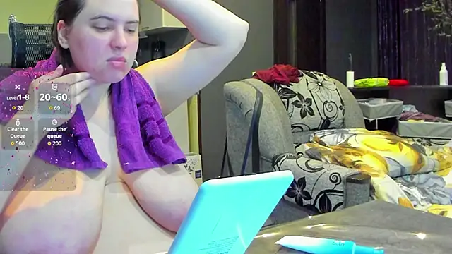 1lindsey1 online show from September 12, 2025, 8:25 am