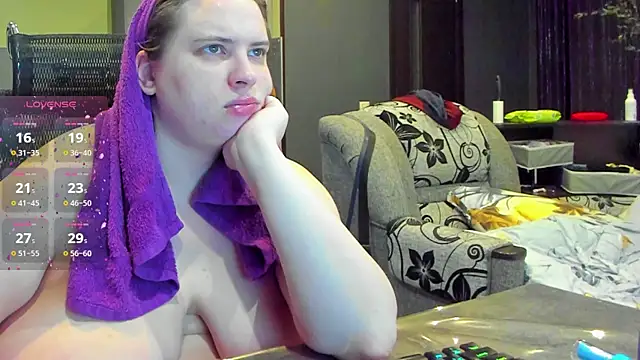 1lindsey1 online show from September 13, 2025, 6:35 am