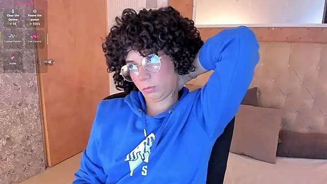 zoe alanaa online show from October 11, 2025, 7:01 pm