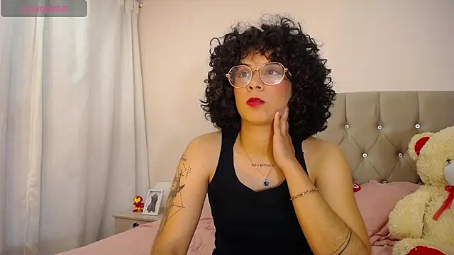 zoe alanaa online show from October 22, 2025, 11:37 pm