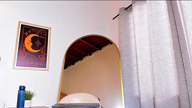 sky caroline online show from September 29, 2025, 9:08 pm