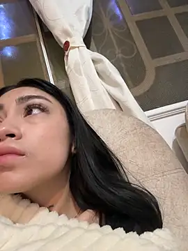 Effy Bonny online show from December 4, 2025, 1:04 am