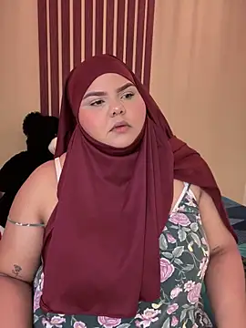  Shara Handal  online show from September 21, 2025, 8:10 pm