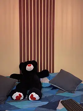  Shara Handal  online show from October 1, 2025, 12:27 am