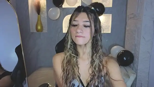 Laurita b online show from December 20, 2025, 7:54 pm