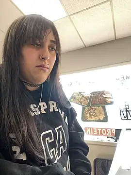 ThicBunz online show from February 17, 2025, 4:48 pm