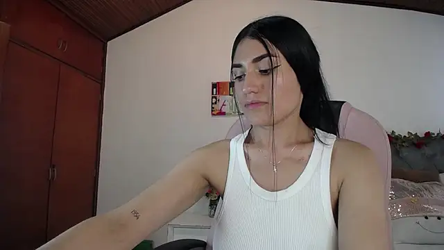 Alheli 16 online show from December 13, 2024, 3:32 pm