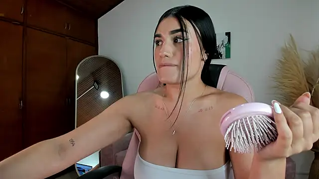 Alheli 16 online show from February 21, 2026, 12:06 pm