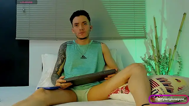 Tylergiuseppe  online show from December 13, 2024, 10:34 pm