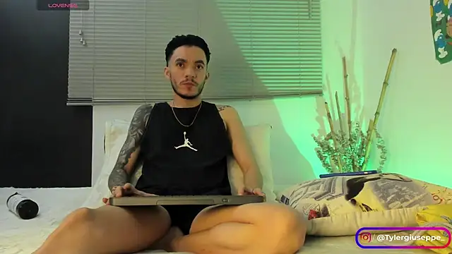 Tylergiuseppe  online show from January 17, 2025, 4:49 am