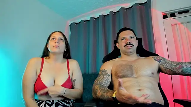 Snapshot of FreeLoveCouple chatting on September 12, 2025, 2:11 am FreeLoveCouple online show from September 12, 2025, 2:11 am