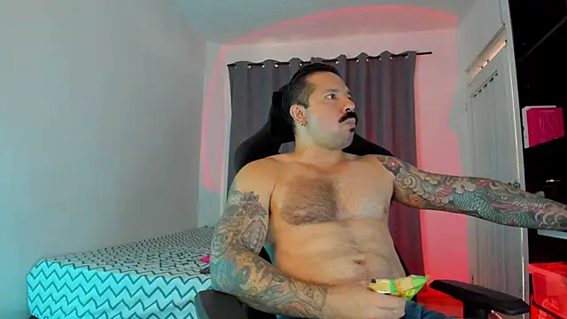 FreeLoveCouple online show from December 2, 2025, 3:18 pm