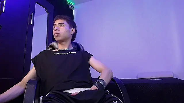 sexybat twink online show from February 24, 2025, 2:26 pm